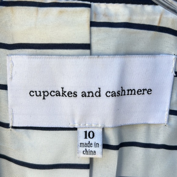 Structured Blazer in Navy Blue - Picture 3 of 4